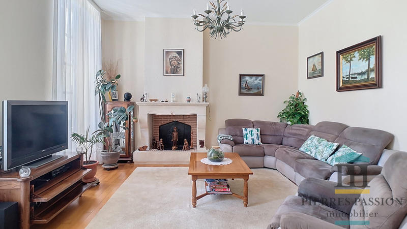 Maison - 275 m² - 9 pièces