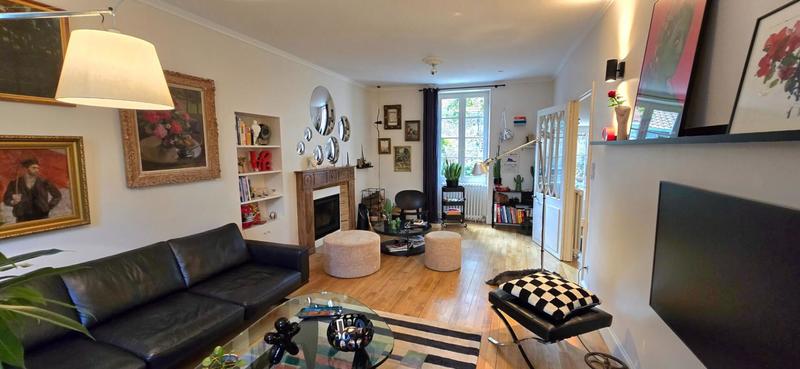 Maison - 180 m² - 9 pièces