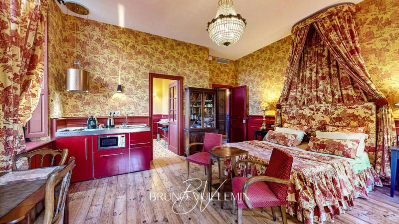 Demeure - 750 m² - 18 pièces