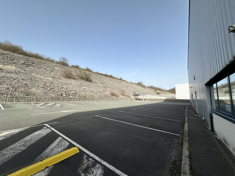 Local commercial - 2 000 m²