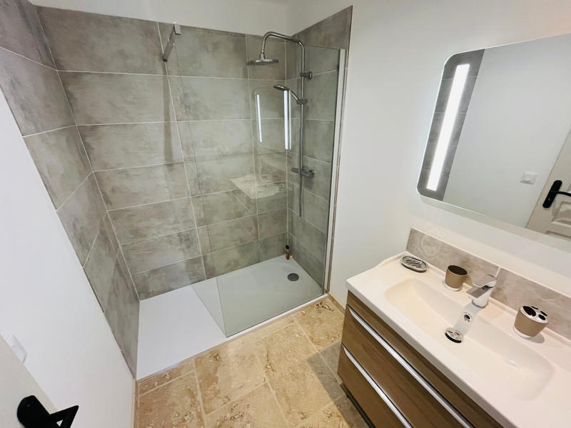 Propriété - 420 m² - 12 pièces