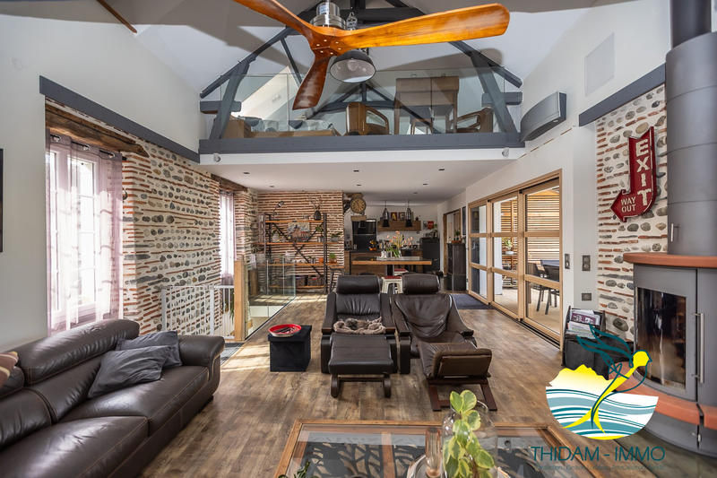 Loft - 142 m² - 5 pièces