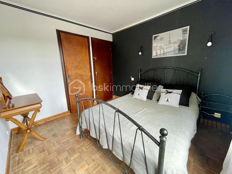 Maison - 180 m² - 9 pièces