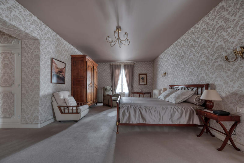 Maison - 220 m² - 7 pièces