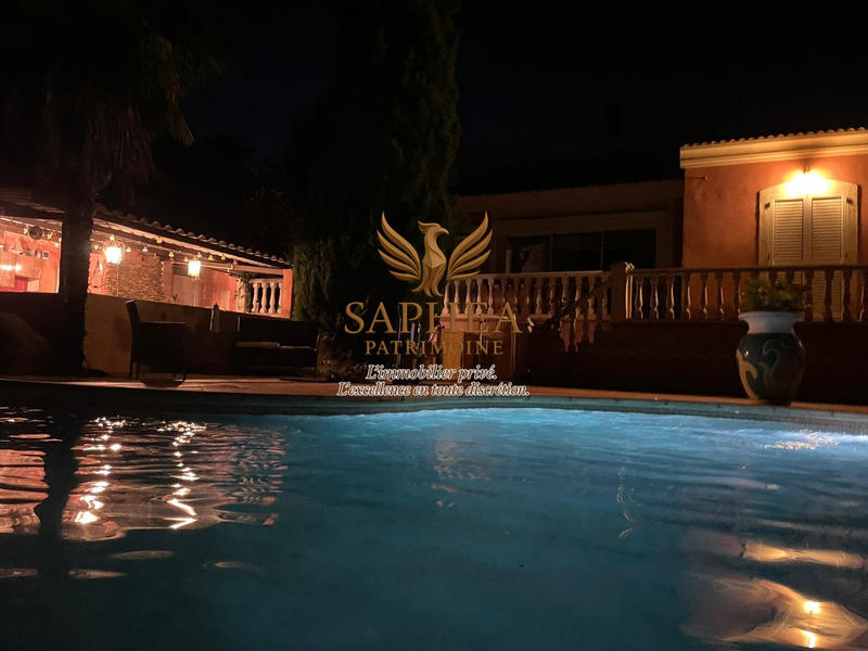 Maison - 550 m² - 12 pièces