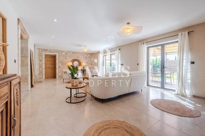 Maison - 210 m² - 6 pièces