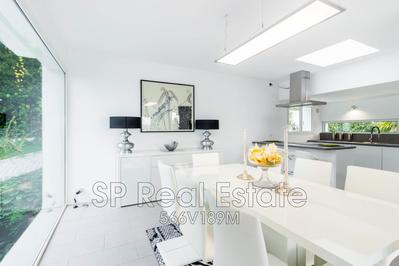 Villa - 265 m² - 6 pièces