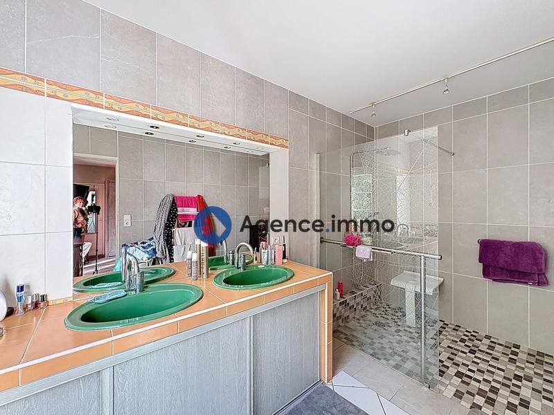 Maison traditionnelle - 278 m² - 8 pièces