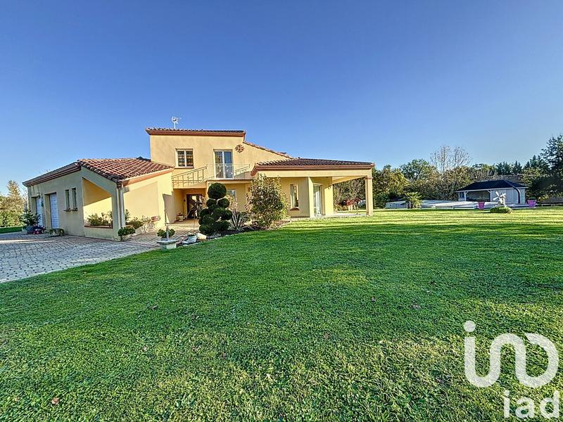 Maison de maîtres - 243 m² - 9 pièces