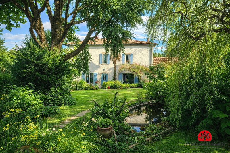 Maison ancienne - 270 m² - 7 pièces