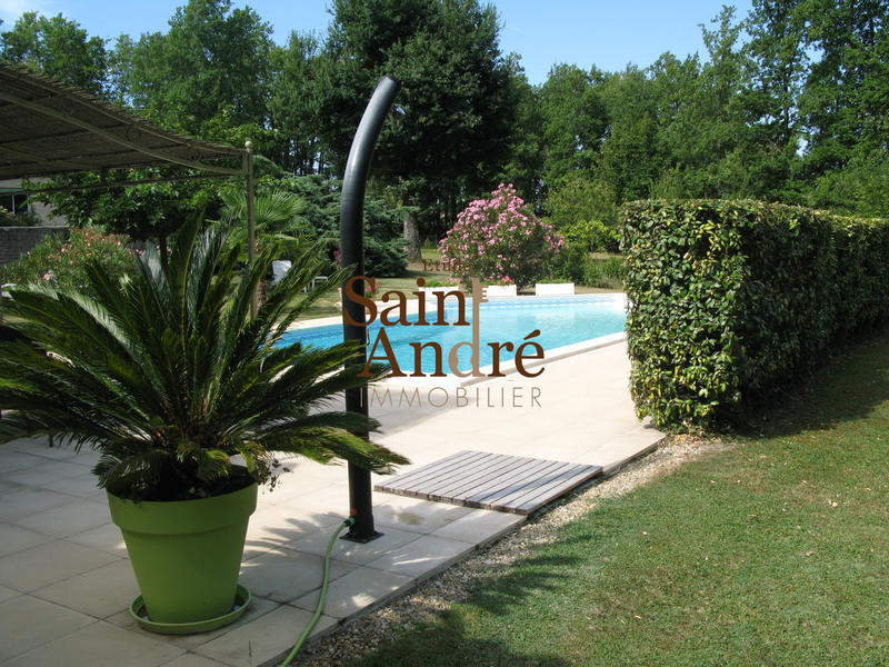 Maison - 300 m² - 10 pièces