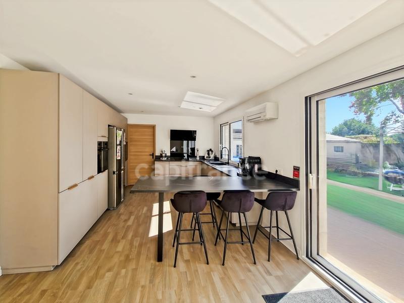 Maison - 240 m² - 6 pièces