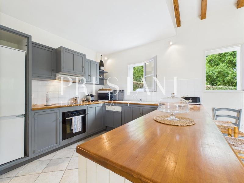 Maison - 250 m² - 7 pièces