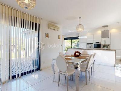 Maison - 97 m² - 5 pièces