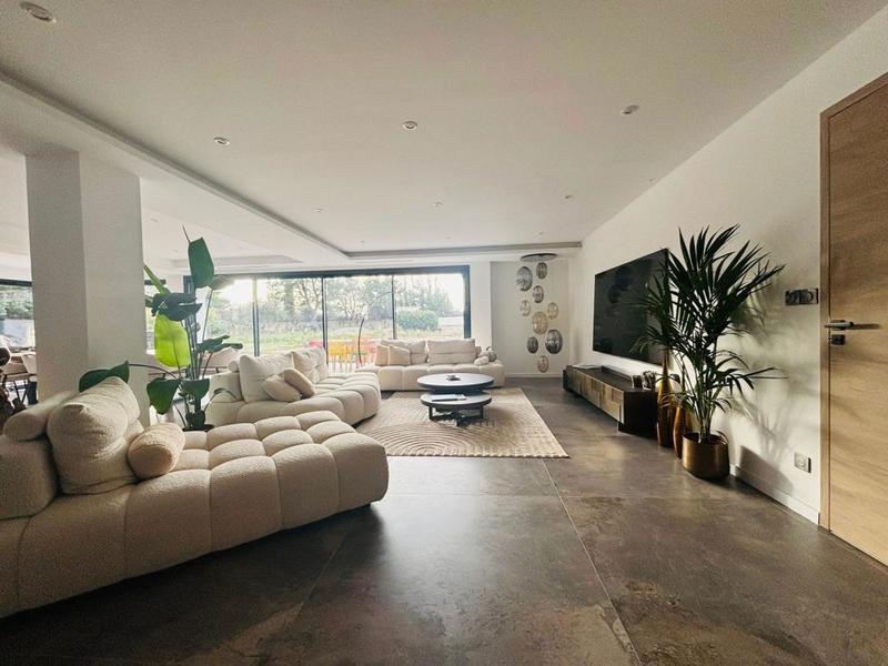 Mas - 220 m² - 5 pièces