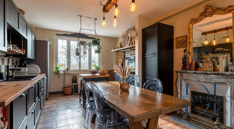 Maison - 288 m² - 13 pièces