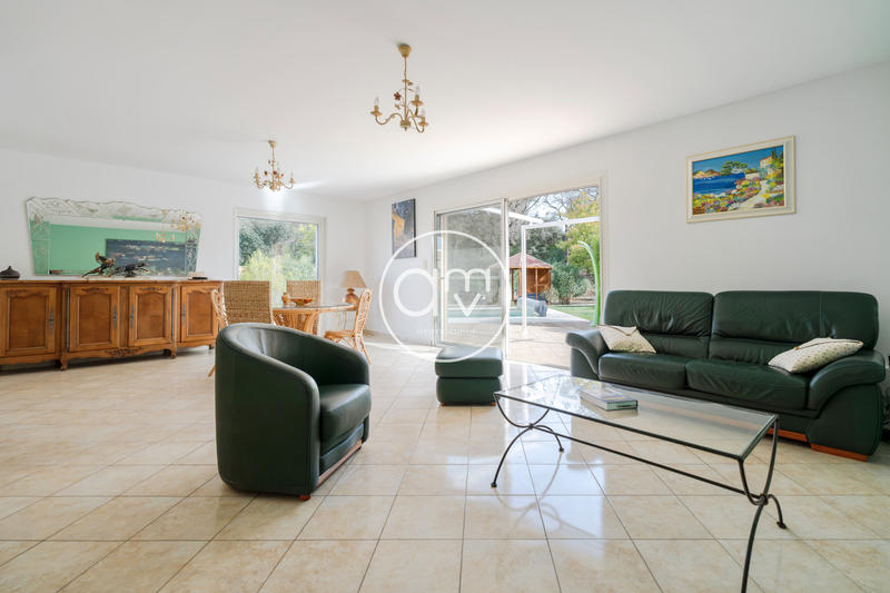 Maison - 253 m² - 9 pièces