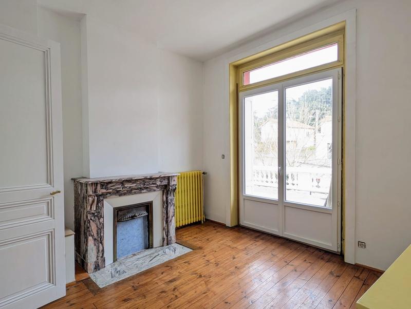 Maison - 180 m² - 8 pièces