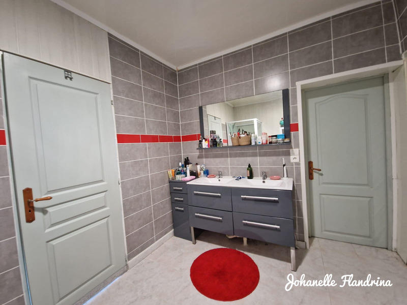 Maison - 260 m² - 8 pièces