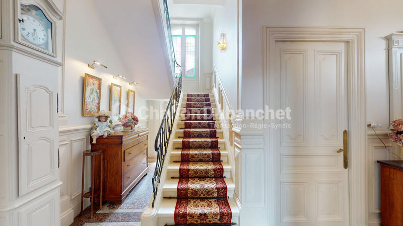 Demeure - 377 m² - 12 pièces