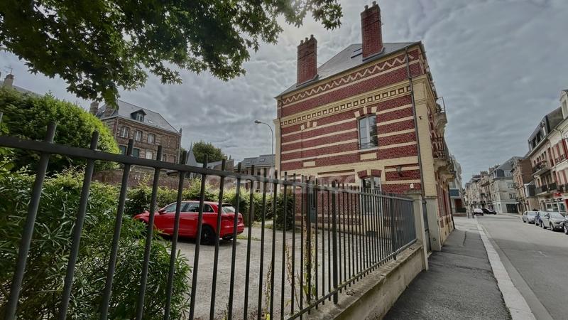 Immeuble - 207 m² - 9 pièces