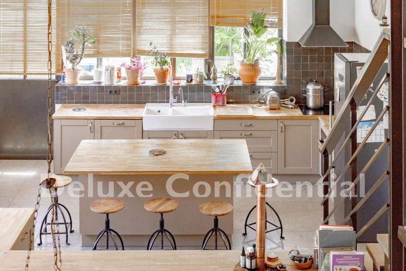 Maison - 900 m² - 20 pièces