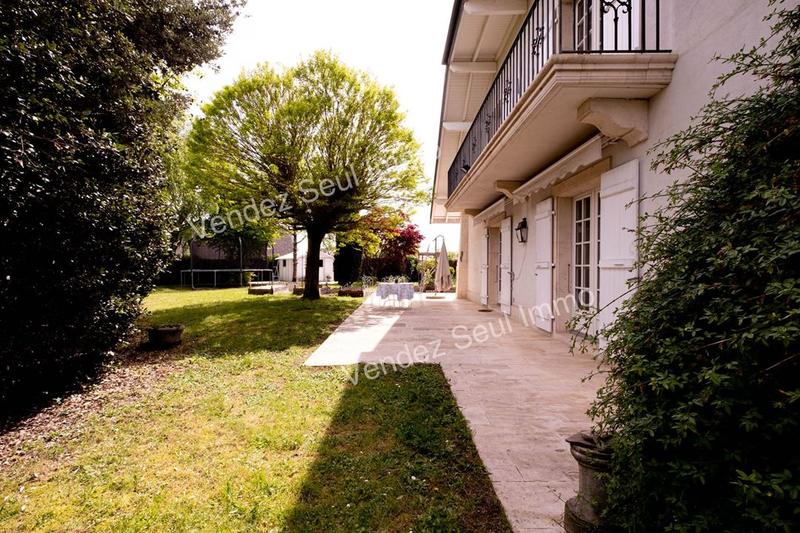 Maison traditionnelle - 223 m² - 7 pièces