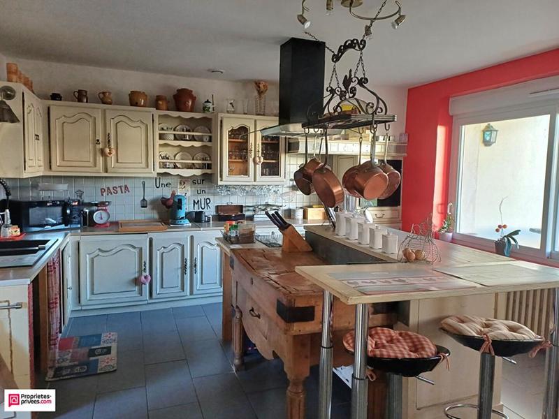 Maison - 210 m² - 6 pièces