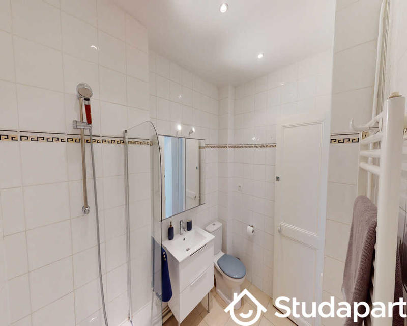 Chambre - 120 m² - 1 pièce