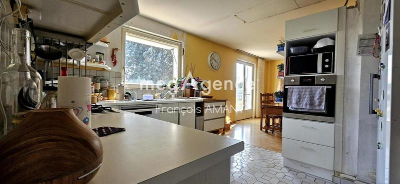 Maison traditionnelle - 240 m² - 7 pièces