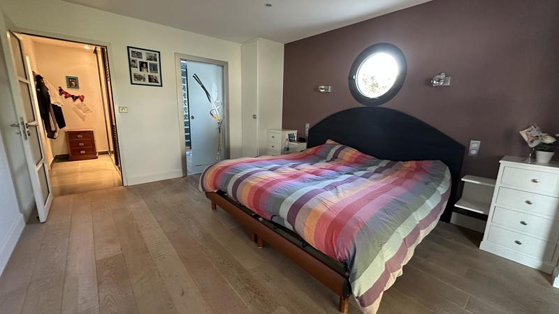 Maison - 270 m² - 10 pièces