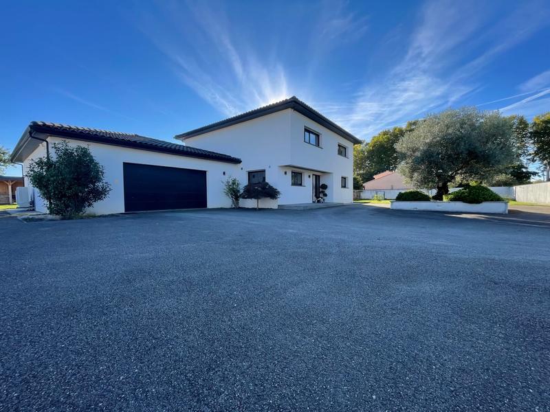 Villa - 250 m² - 7 pièces