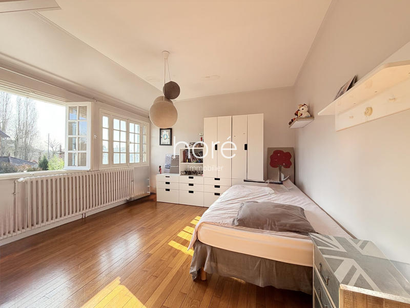 Maison - 290 m² - 9 pièces