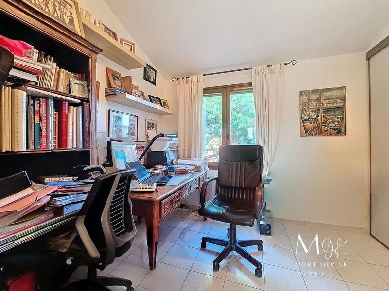 Maison - 180 m² - 8 pièces