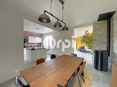 Maison - 202 m² - 8 pièces