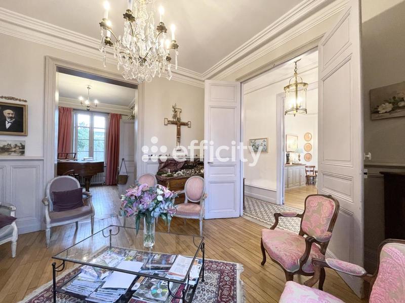 Demeure - 255 m² - 11 pièces