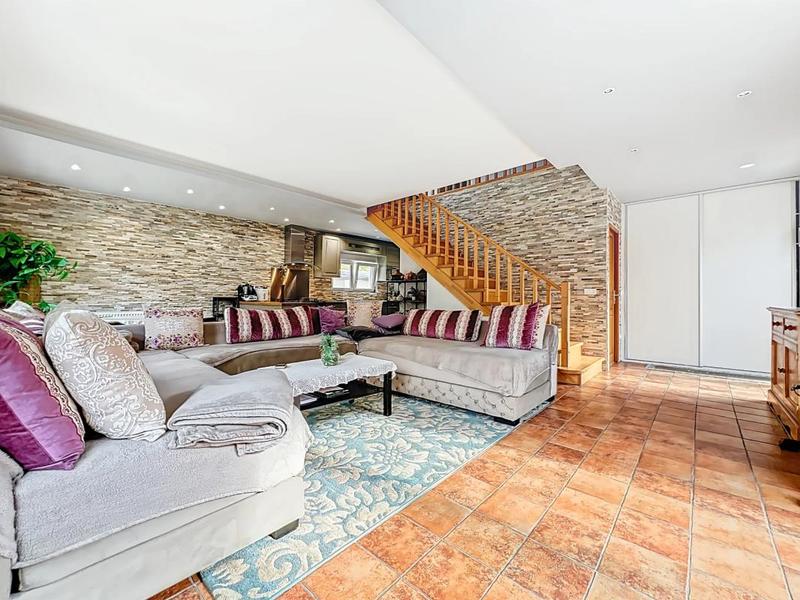 Maison - 143 m² - 6 pièces