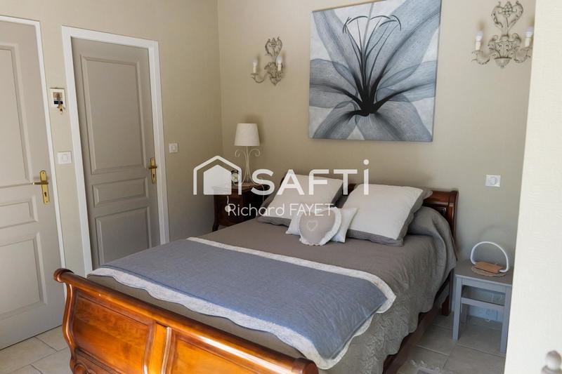 Maison - 302 m² - 10 pièces