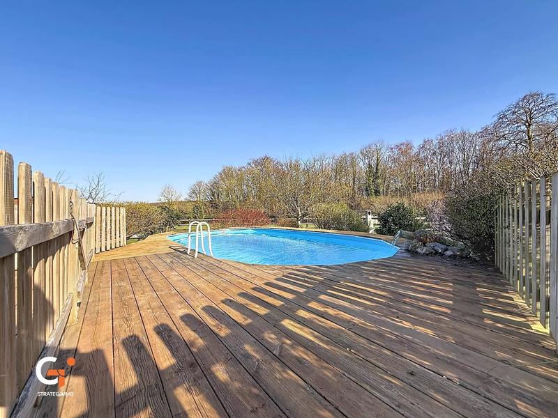 Maison - 202 m² - 7 pièces