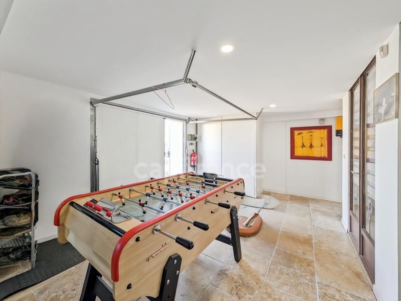 Maison - 184 m² - 9 pièces