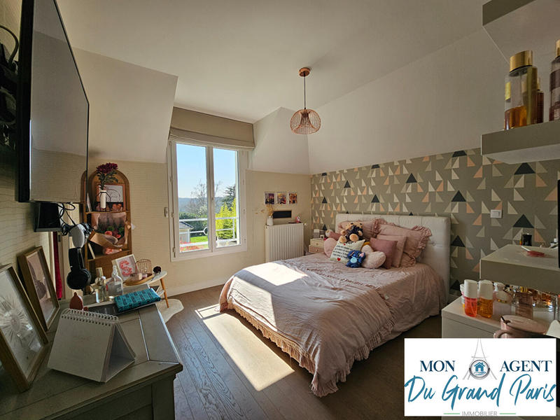 Maison - 220 m² - 8 pièces