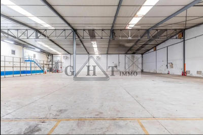 Entrepôt - 2 345 m²