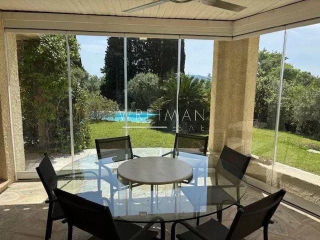 Villa - 219 m² - 5 pièces