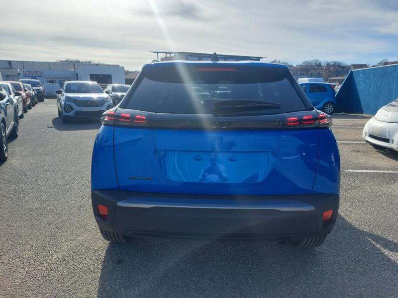 Peugeot 2008 II 100 ch Allure / Attelage rotule escamotable et démontable sans outil Peinture spécial Bleu Vertigo 5 989 Km