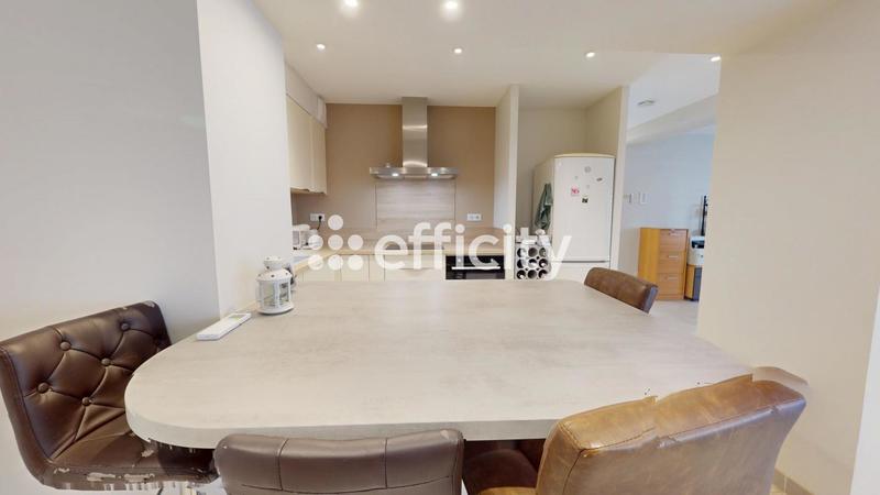 Maison - 186 m² - 8 pièces