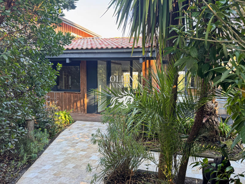 Villa - 302 m² - 9 pièces