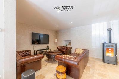 Maison - 247 m² - 7 pièces