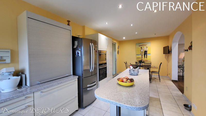 Maison - 250 m² - 8 pièces