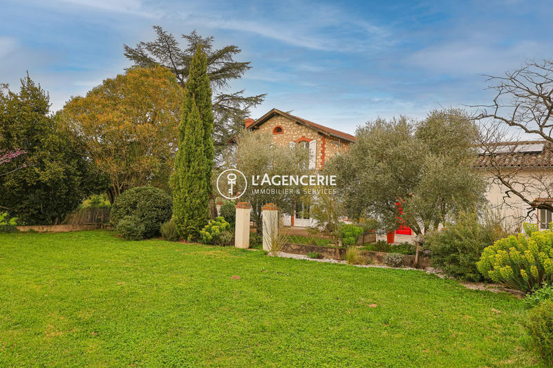 Maison - 300 m² - 7 pièces