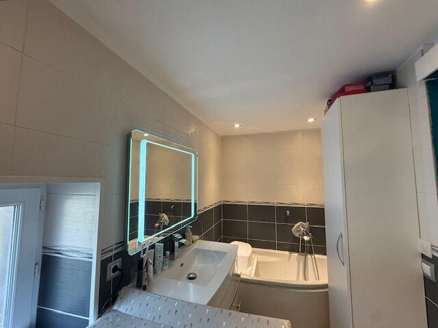 Maison - 127 m² - 9 pièces